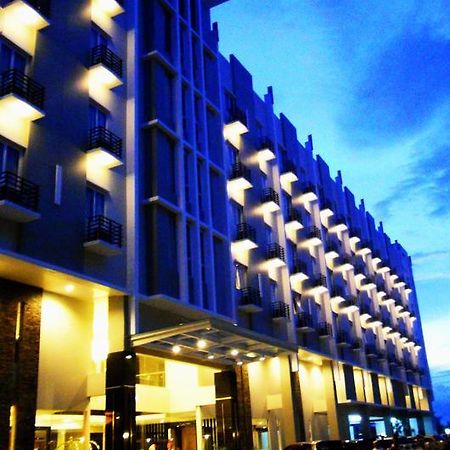 Orchardz Hotel Ayani Pontianak Extérieur photo
