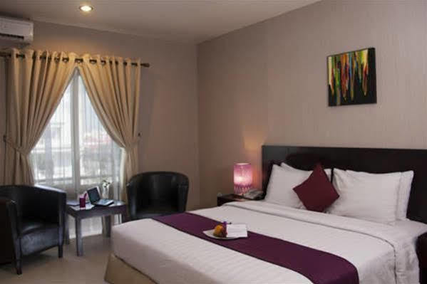 Orchardz Hotel Ayani Pontianak Extérieur photo