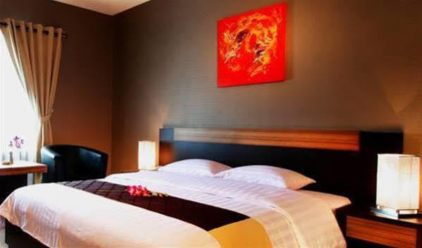 Orchardz Hotel Ayani Pontianak Extérieur photo
