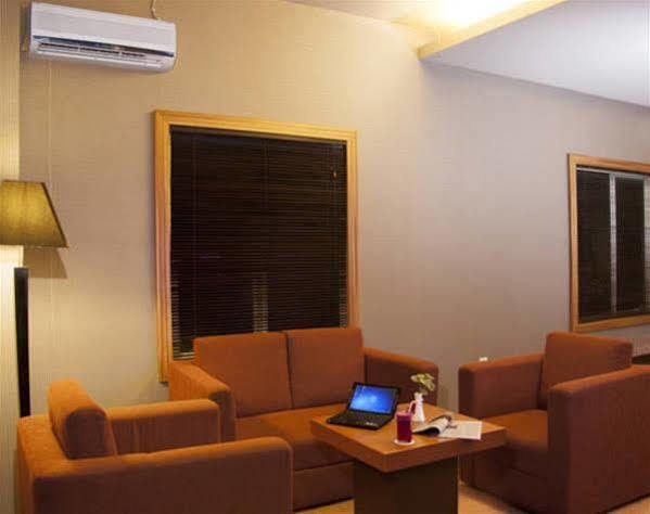 Orchardz Hotel Ayani Pontianak Extérieur photo