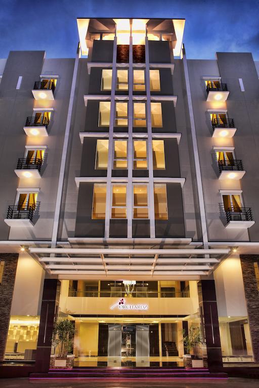 Orchardz Hotel Ayani Pontianak Extérieur photo