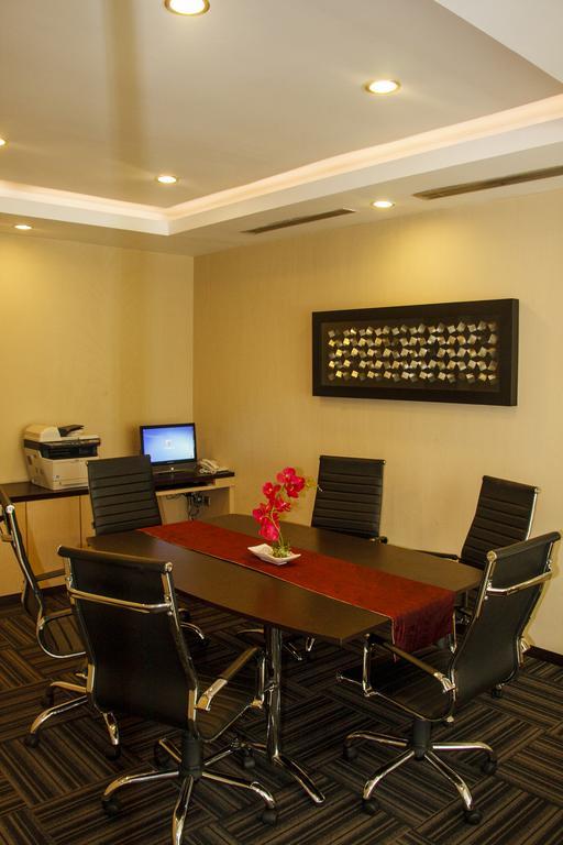 Orchardz Hotel Ayani Pontianak Extérieur photo