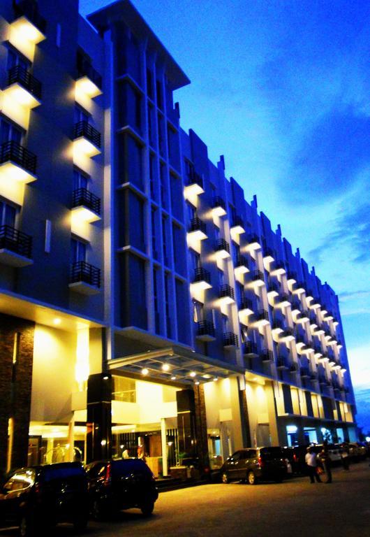 Orchardz Hotel Ayani Pontianak Extérieur photo