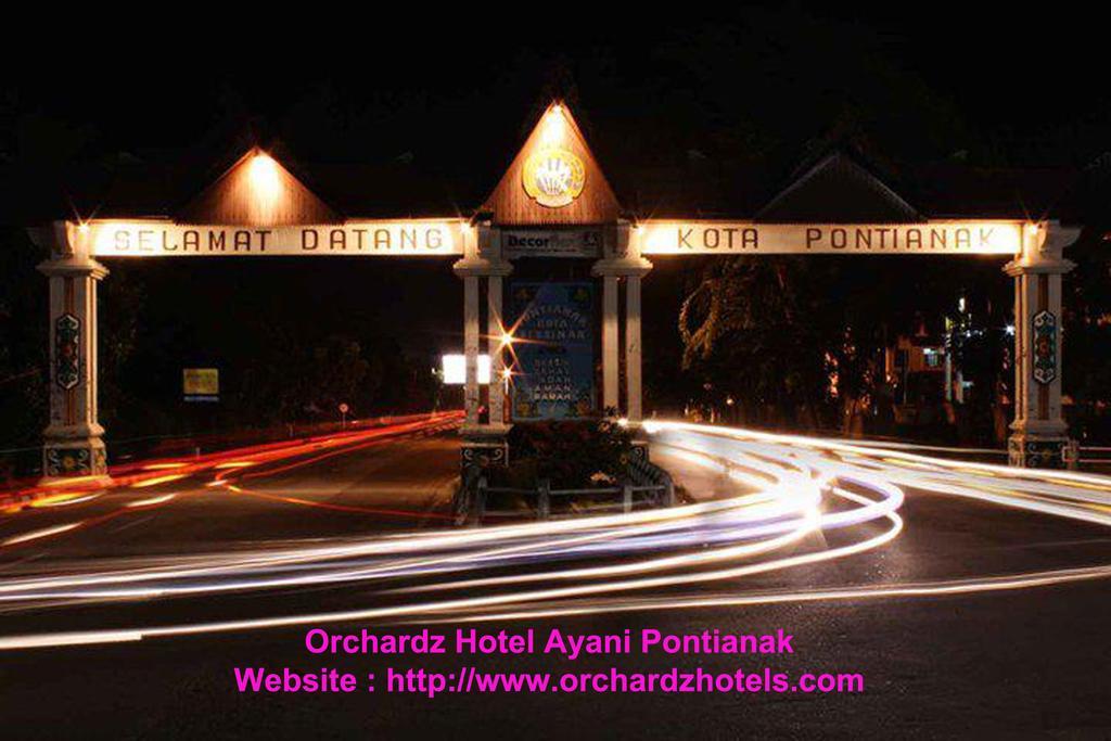 Orchardz Hotel Ayani Pontianak Extérieur photo