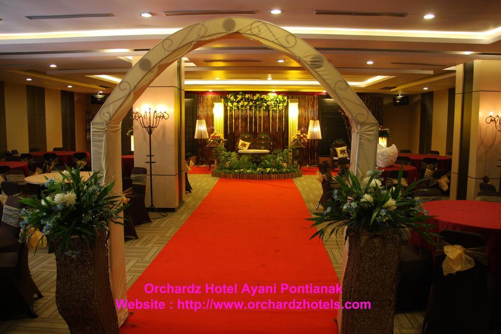 Orchardz Hotel Ayani Pontianak Extérieur photo